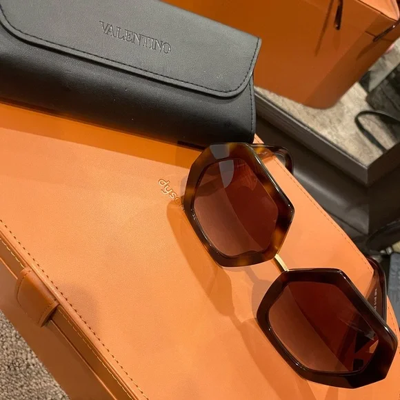 Valentino | Accessories | Jumbo Valentino Sunglasses Havana  display picture 1